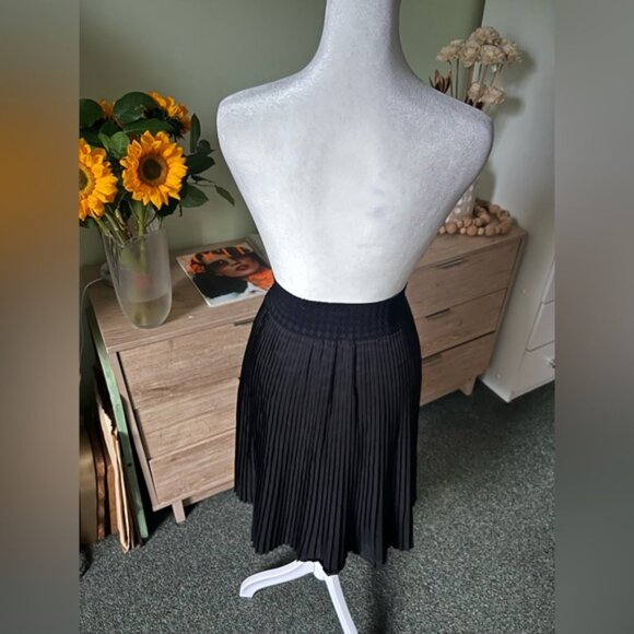 Black Shiny Pleated Knee-Length Midi Thick Elastic High-Waist Modest Skirt Sz M - Picture 4 of 16